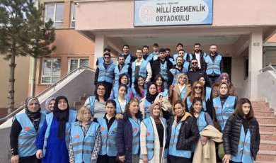 Malatya’da Öğrencilerin Bayram Sevinci Berber Koltuğunda Başladı