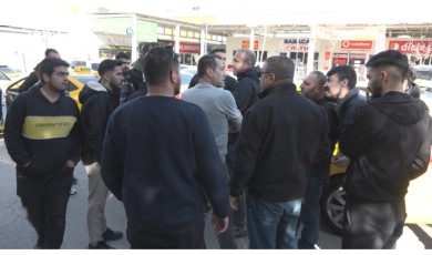 Malatya’da Taksiciler Kontak Kapattı! Belediye Önünde Zam Eylemi