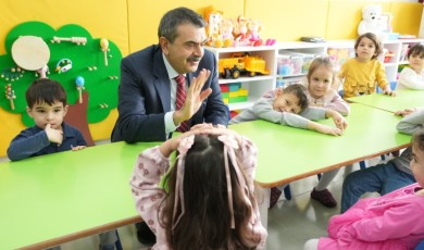 Milli Eğitim Bakanı Tekin’den Ara Tatilde Ekran Bağımlılığına Karşı Kritik Uyarı