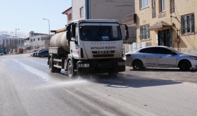 Selçuklu Mahallesindeki Yürüyüş Yolları Çamur ve Atıklardan Arındırıldı