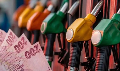Sürücülerin Gözü Kulağı Gece Yarısında: Benzin Ve Motorinde İndirim Kapıda