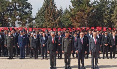 Vali Seddar Yavuz: Bugün Hür Yaşıyorsak Bunu Aziz Şehitlerimize Borçluyuz
