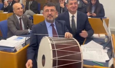 Veli Ağbaba Emeklinin Sesini Duyurmak İçin Tokmağı Eline Aldı!
