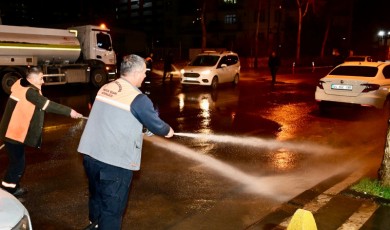 Yeşilyurt İlçesinde Bayram Mesaisi İftar Sonrası Hız Kesmeden Devam Ediyor