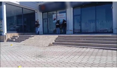 Yeşilyurt'ta Bir İş Yeri Kurşunların Hedefi Oldu! Polis Ekipleri Harekete Geçti