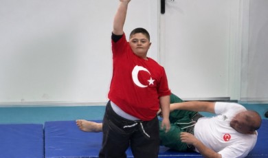 Altın Kalpler Projesiyle Engeller Güreş Minderinde Kalktı