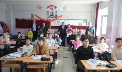 Bakan Yusuf Tekin Öğrencilerin Taleplerini Dinledi
