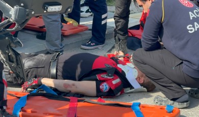 Belediye Önünde Can Pazarı: İki Polis Memuru Yaralanarak Hastaneye Kaldırıldı