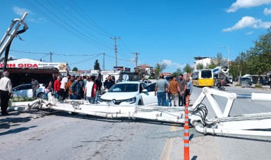 Çatyol Kavşağı’nda Can Pazarı: 50 Metrelik Dev Pompa Yola Devrildi