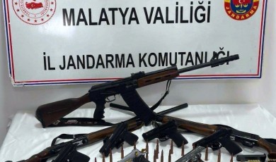 Doğanşehir'de Jandarmadan Silah Kaçakçılarına Darbe: Cephanelik Gibi Evlerden Silah Fışkırdı