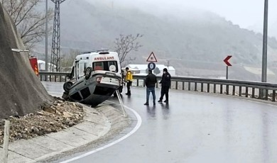 Erkenek Tüneli Çıkışında Feci Kaza! Araç Ters Döndü