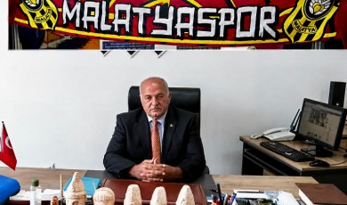 Eski Yönetici Ali Cengiz'den Protokole Sert Eleştiri: Kaşkol Sallamakla Bu İşler Olmaz!