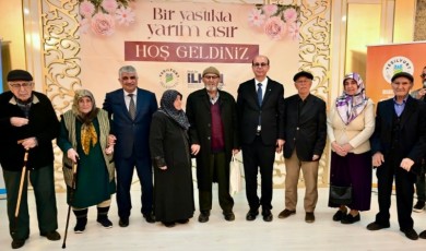 Evliliklerinde 70 Yılı Geride Bırakan Çiftlerden Gençlere Altın Değerinde Tavsiyeler