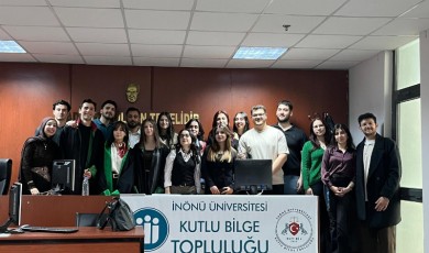 Geleceğin Hukukçuları Cübbe Giydi! İnönü Üniversitesi’nde Salon Bir Anda Duruşma Odasına Döndü