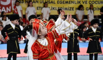 Malatya'da 23 Nisan Kutlamalarına Damga Vuran Deprem ve Dijital Bağımlılık Mesajı...