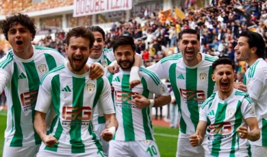 Protokol ve Taraftar Kenetlendi! Yeşilyurtspor Rakibini Yarım Düzine Golle Geçti