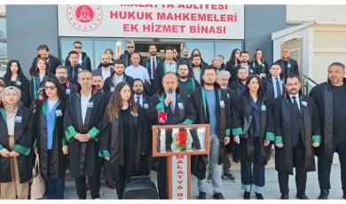 Saldırı Sonucu Hayatını Kaybeden Avukat Hatice Kocaaefe İçin Adliye Önünde Yas Vardı