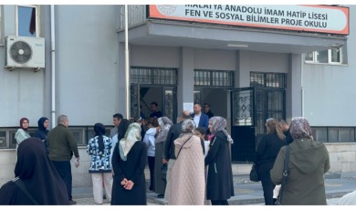 Veliler Kapıda Öğrenciler Sırada: Malatya’da Bursluluk Sınavına Yoğun Katılım...