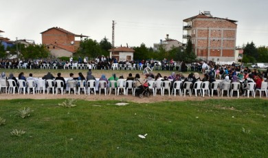 Cemal Gürsel Mahallesi'nde Anneler Günü Etkinliği Yağmura Rağmen Şölen Havasında Geçti