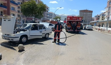 Cirikpınar Mahallesi’nde Yangın Paniği: Alev Alan Otomobil Kısa Sürede Söndürüldü