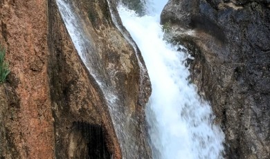 Darende'nin Saklı Cenneti Günpınar Şelalesi Coşan Sularıyla Turizm Sezonunu Açtı