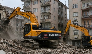 Deprem Bölgelerinde Ağır Hasarlı Binalar İçin Açılan Binlerce Dava Yıkım Süreçlerini Uzattı