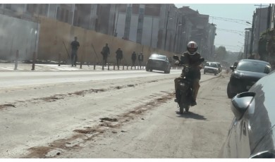 İnönü Caddesi Çamur İçinde Kaldı: Hafriyat Kamyonları Vatandaşı İsyan Ettirdi