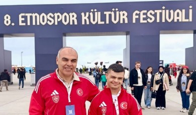 İstanbul'daki Uluslararası Kültür Festivalinde Malatyalı Baba Ve Oğul Görev Aldı