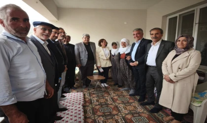 ​İyi Parti Yeşilyurt Teşkilatı Anneler Gününde Büyüklerin Kapısını Çaldı
