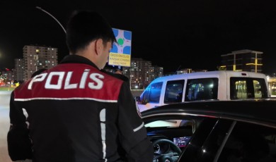 Malatya’da Gece Yarısı Huzur Operasyonu Başlatıldı: Binlerce Kişi Sorgulandı ve Yüzlerce Araç Kontrol Edildi