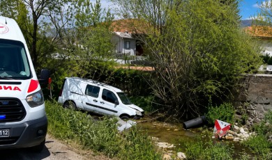 Malatya'da Hafif Ticari Araç Yoldan Çıktı! Yaralılar Hastaneye Kaldırıldı