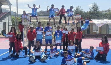 Milli Egemenlik Ortaokulu Erkek Hokey Takımı Türkiye Şampiyonu Oldu