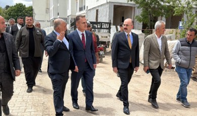 Muğla Valisi İdris Akbıyık Baba Ocağı Doğanşehir'de Hemşehrileriyle Kucaklaştı