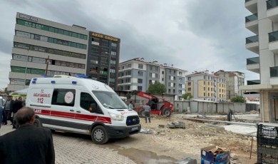 Sarsıntı Panik Getirdi! Birinci Kattan Atlayan TOKİ Çalışanı Hastaneye Kaldırıldı