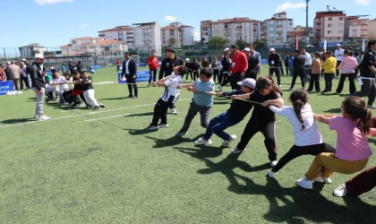 Teknolojiye Kısa Bir Ara Veren Çocuklar Sokak Oyunlarında Buluştu