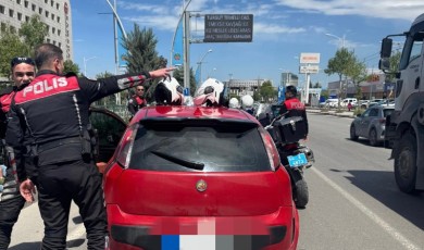 Viraj Kavşağında Son Bulan Kovalamacanın Ardından Yakalanan Şüpheli Suç Makinesi Çıktı