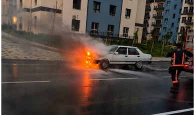 Yeni TOKİ Konutları Mevkiinde Araç Yangını Paniğe Neden Oldu