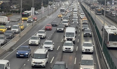 Yollarda Yoğunluk Alarmı! Kazasız Bir Bayram İçin Bu Kurallara Mutlaka Uyun