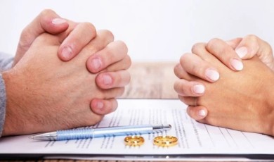 Anayasa Mahkemesi Boşanan Eşe Süresiz Nafaka Verilmesini Öngören Düzenlemeyi İptal Etti