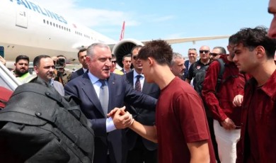Bakan Bak'tan Bizim Çocuklar'a Destek: Yolunuz Açık Olsun Ayağınıza Taş Değmesin Evlatlar