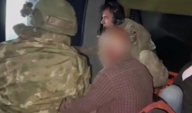 Dik ve Sarp Araziden Helikopterle Alınan Yaralılar Hastanede Tedavi Altına Alındı