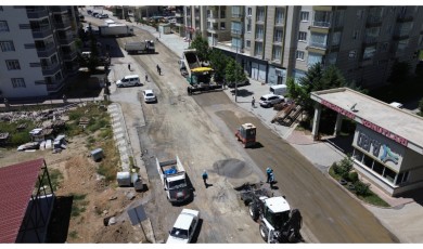 Hatunsuyu ve Selçuklu Mahallelerinde Yol Yenileme Çalışmaları Hız Kazandı
