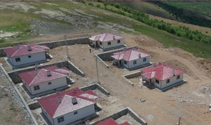 Hekimhan’da Yapımı Süren Deprem Konutları Teslim Edilmeden Hasar Gördü