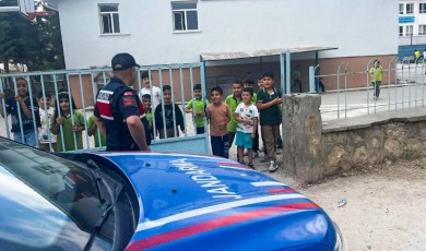 Jandarma Ekiplerinin Eş Zamanlı Operasyonunda Aranan On Şahıs Kıskıvrak Yakalandı