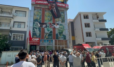 Malatya’da Cumhuriyet Halk Partisi İl Binası Önünde İpler Koptu ve Parti Karıştı!