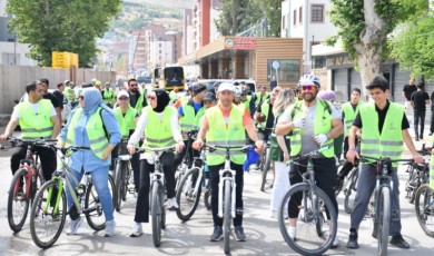 Sağlıklı Yaşam İçin Bir Araya Gelen Vatandaşlar Şehir Merkezinde Konvoy Oluşturdu
