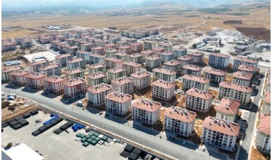 Sevgi BERK / Az Gittim Uz Gittim Bir De Arkama Baktım Ki Bir Arpa Boyu Yol: İkizce’de Ömür Boyu Borç