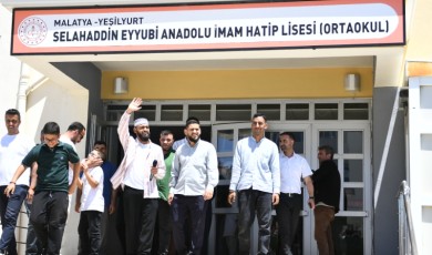 Sosyal Medyada Milyonlara Ulaşan İlahi Sanatçısı Celal Karatüre Malatyalı Gençlerle Buluştu