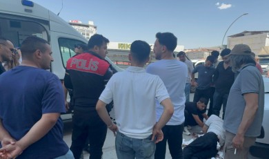 Terminal Caddesinde Çıkan Bıçaklı Kavgada Yabancı Uyruklu Bir Genç Kanlar İçinde Kaldı