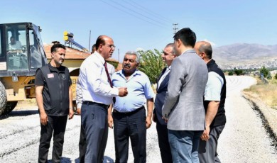 Yeşilyurt Belediyesi İkizce Mahallesinde Ulaşım Altyapısını Güçlendirmek İçin Kolları Sıvadı